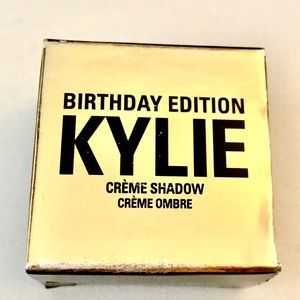 ✨SOLD✨ • Kylie Birthday Edition Creme Shadow •